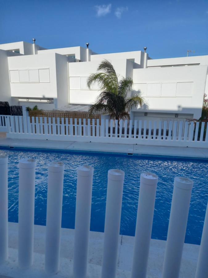 A Levante Conil- Solo Familias Y Parejas Conil De La Frontera Exterior photo